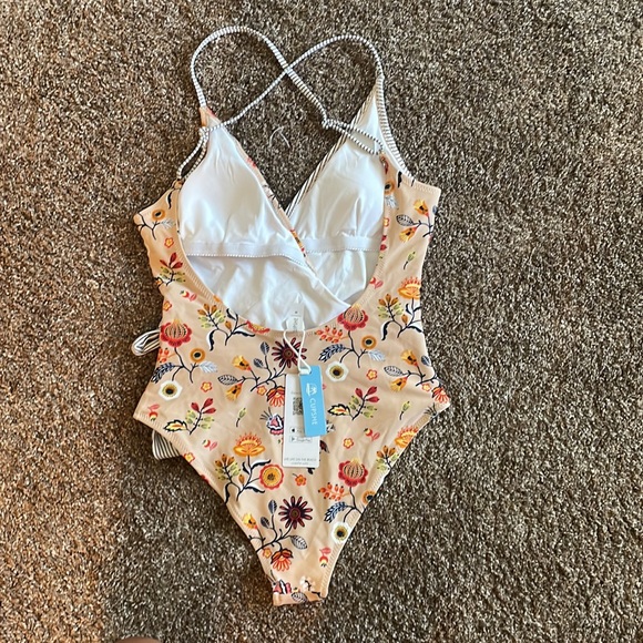 Summer is here ..beautiful Cupshe one piece swimsuit. - Picture 3 of 3